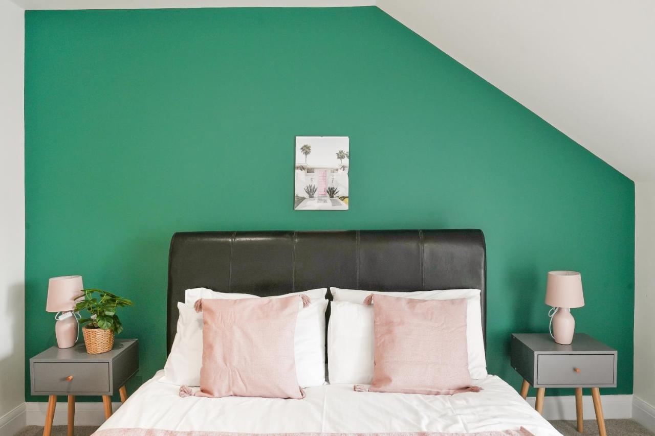Lovely 4 Bed With Ensuite Free Wifi Off Street Parking In Sutton Morden  Eksteriør billede