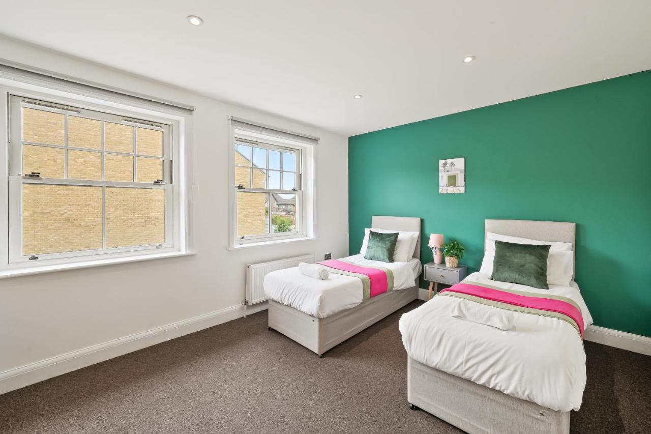 Lovely 4 Bed With Ensuite Free Wifi Off Street Parking In Sutton Morden  Eksteriør billede